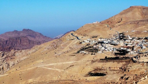 Edom a skalnaté mesto Petra